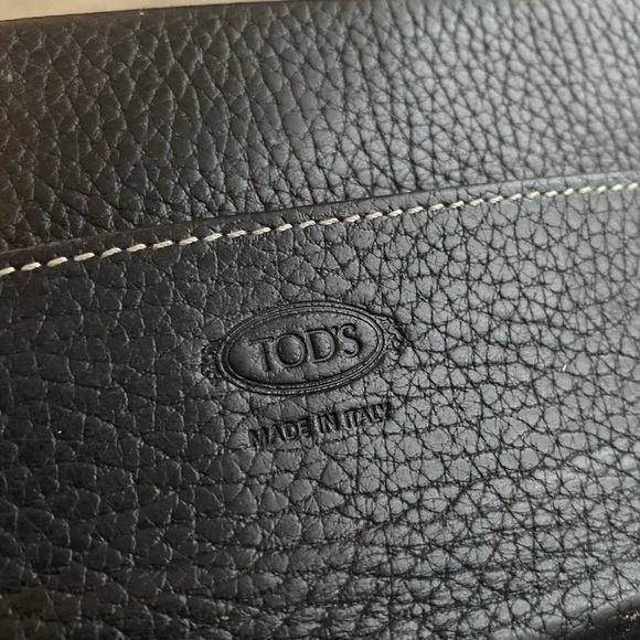 Tod’s Pebbled Calfskin Leather Long Wallet - Picture 5 of 7
